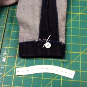 Elastic and buttons for the stirrups.