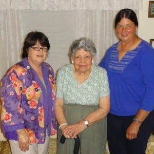 Here I am with my mom and my sister-in law Claire. We are all sewers!